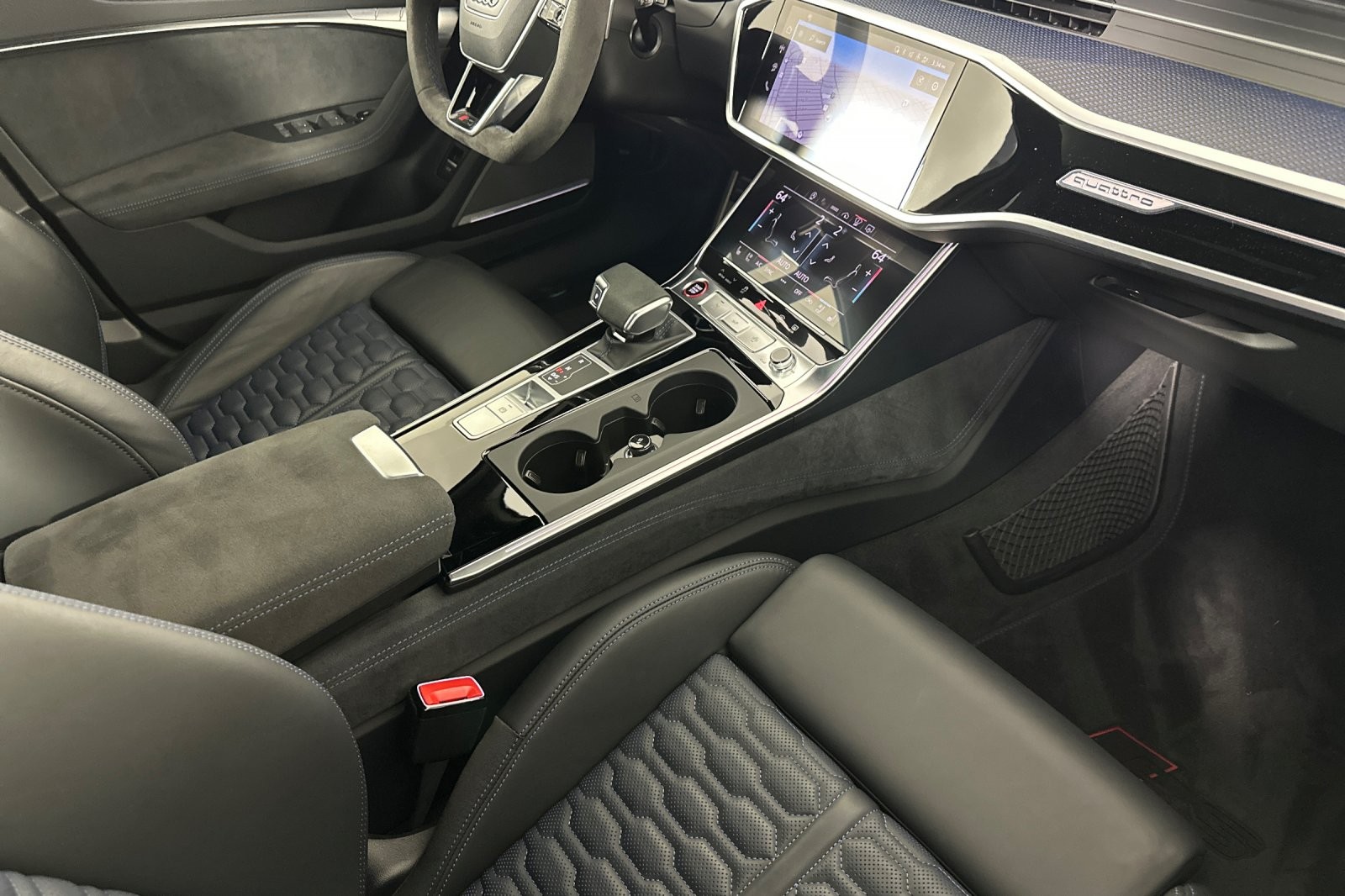 Used 2024 Mythos Black Metallic Audi performance 4.0 TFSI quattro image 15