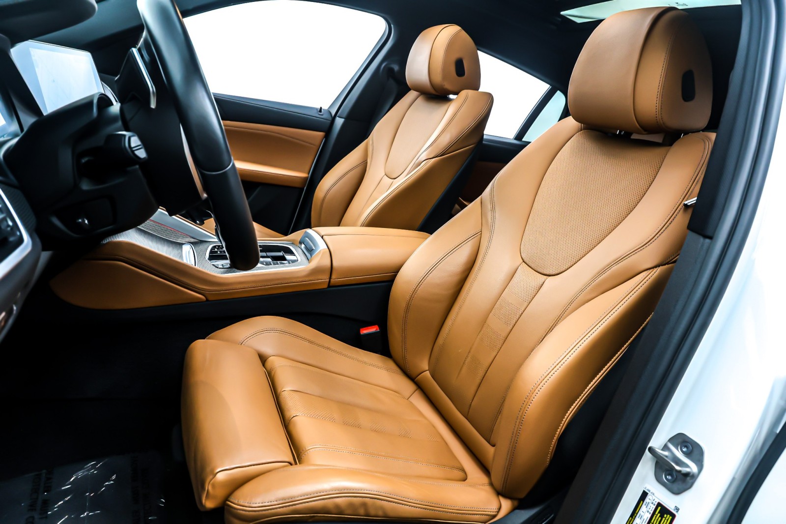 Used 2022 Alpine White BMW xDrive40i Sports Activity Coupe image 17