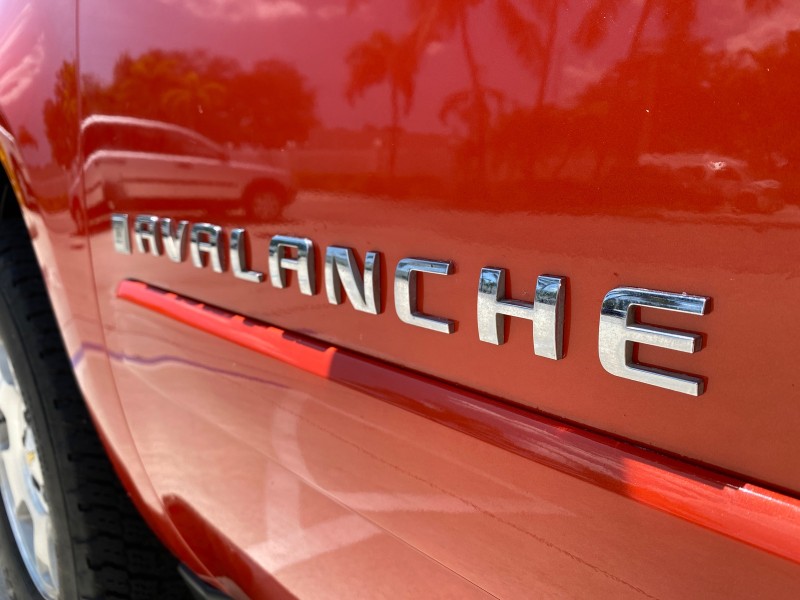 2009 Chevrolet Avalanche LT PU LOW MILES 58,696 in ,