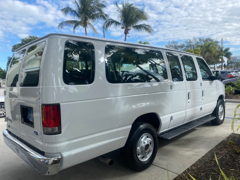 2008 Ford Econoline Wagon XLT 15 PASSENGERS E350 CLEAN in , 