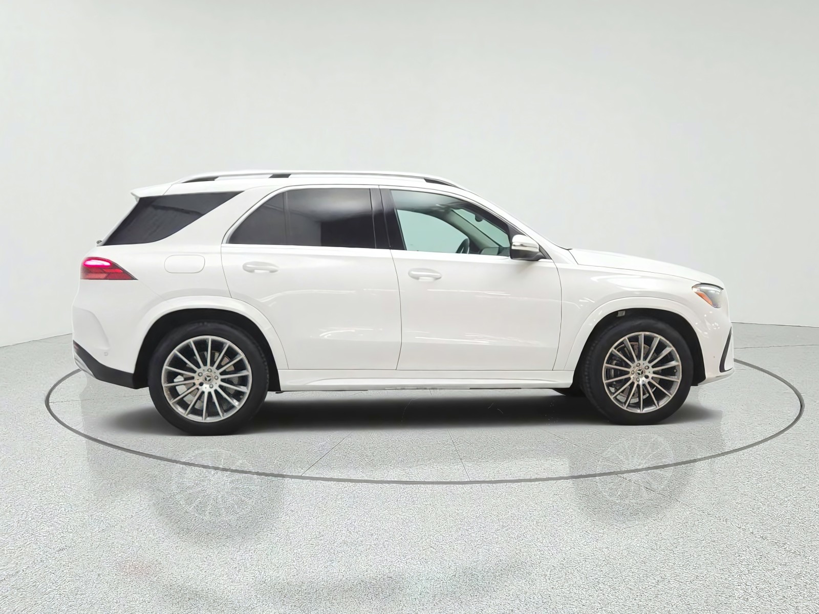 New 2026 Polar White Mercedes-Benz GLE 350 SUV image 4
