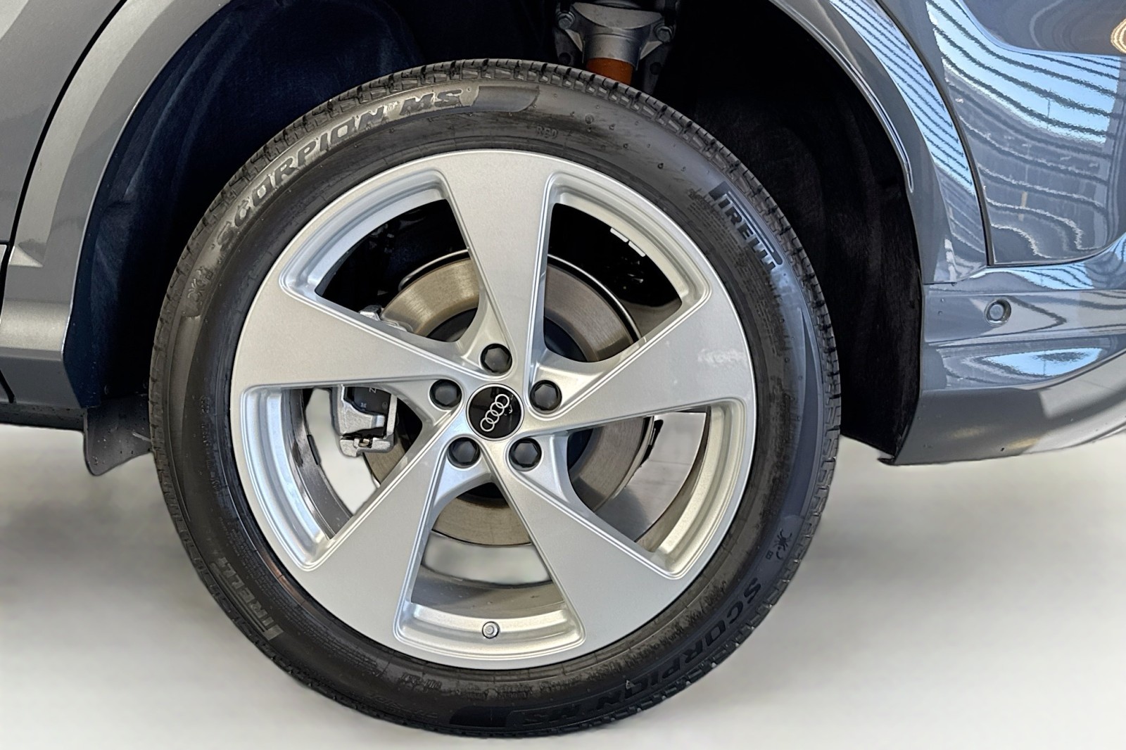 New 2025 Tambora Gray Metallic Audi Premium Plus 2.0 TFSI quattro image 28