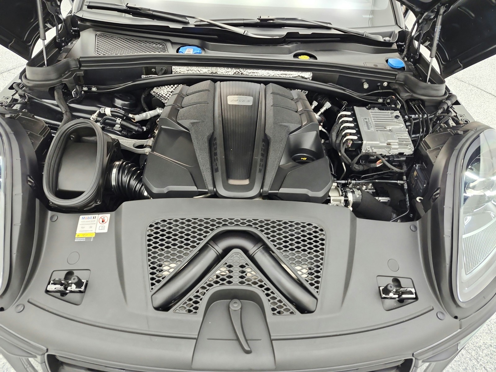 Used 2023 Volcano Grey Metallic Porsche S AWD image 18