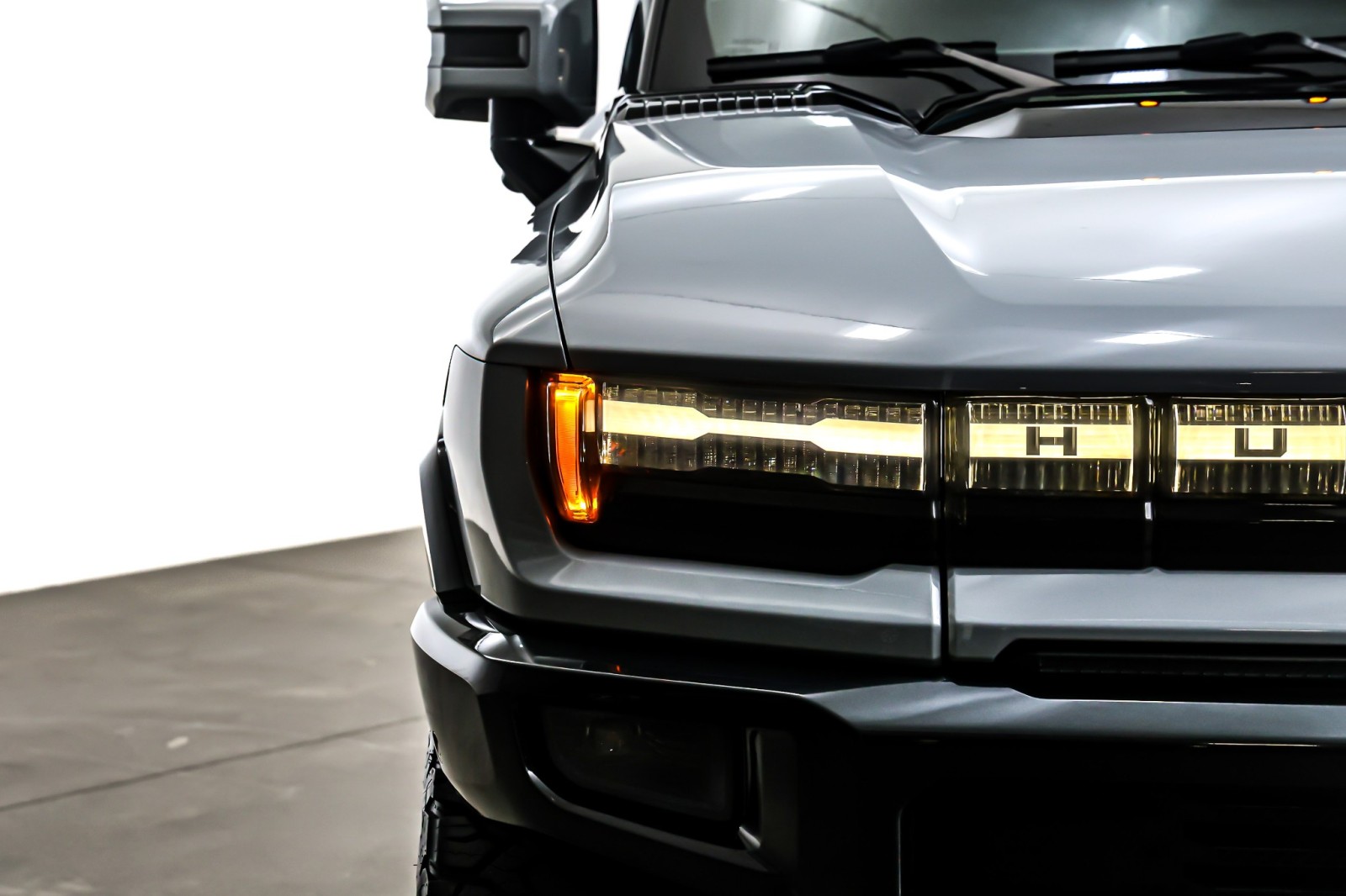 Used 2025 Meteorite Metallic (Grey) GMC e4WD Crew Cab 3X image 14