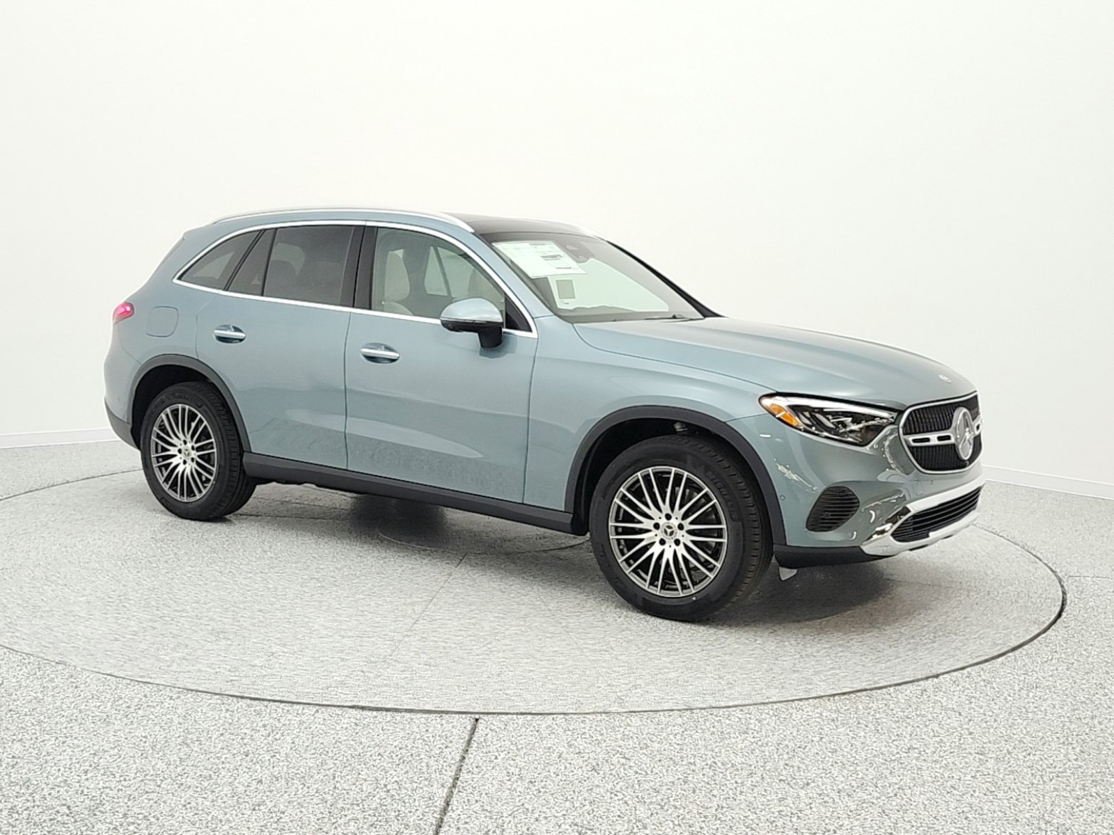 New 2026 Verde Silver Metallic Mercedes-Benz GLC 300 image 3