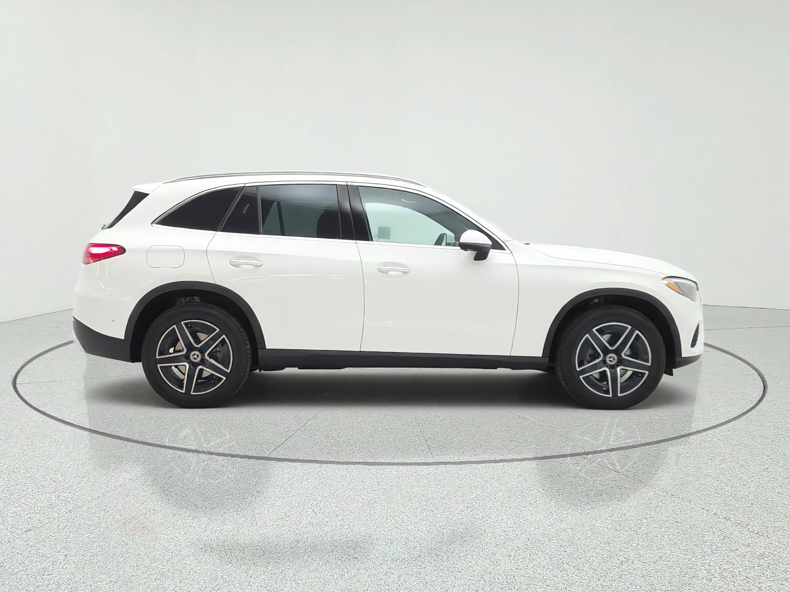 New 2027 Polar White Mercedes-Benz GLC 300 SUV image 4