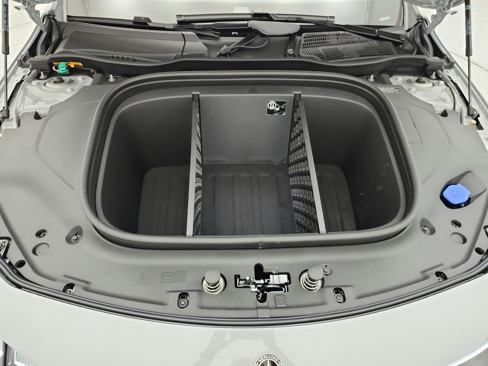 New 2027 MANUFAKTUR Alpine Grey Mercedes-Benz CLA 350 Electric 4MATIC® image 12