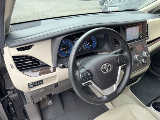 2020 Toyota Sienna XLE Premium 30