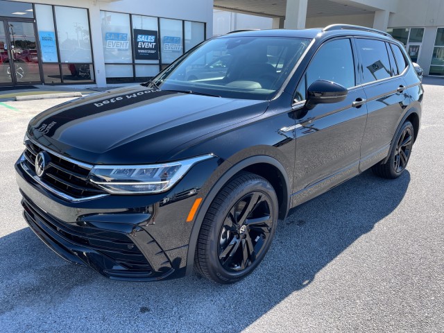 new 2024 Volkswagen Tiguan car, priced at $35,399