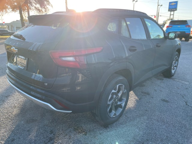 new 2025 Chevrolet Trax car, priced at $24,985