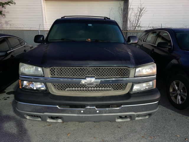 used 2005 Chevrolet Avalanche car, priced at $8,995