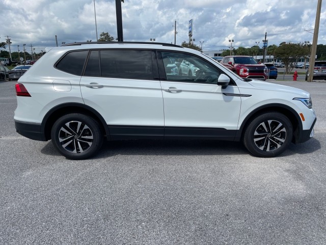 new 2024 Volkswagen Tiguan car, priced at $27,915