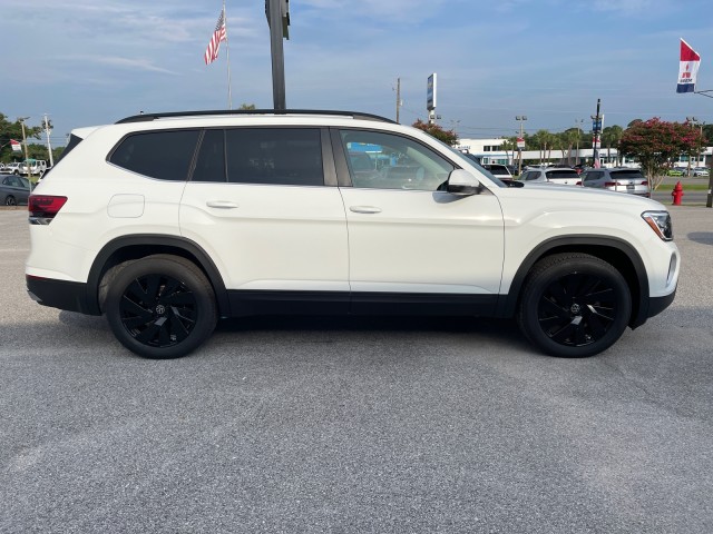 new 2024 Volkswagen Atlas car, priced at $40,999