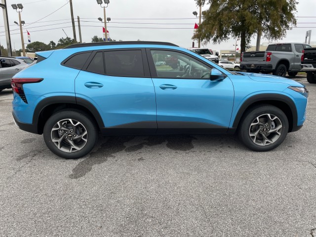 new 2025 Chevrolet Trax car, priced at $25,380