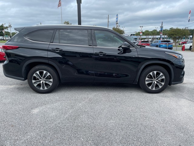 used 2020 Toyota Highlander car, priced at $25,995