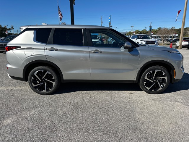 new 2024 Mitsubishi Outlander car, priced at $33,930