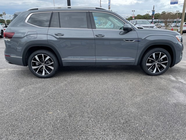 new 2025 Volkswagen Atlas car, priced at $53,796