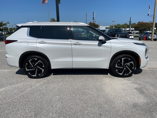 new 2024 Mitsubishi Outlander car, priced at $40,335