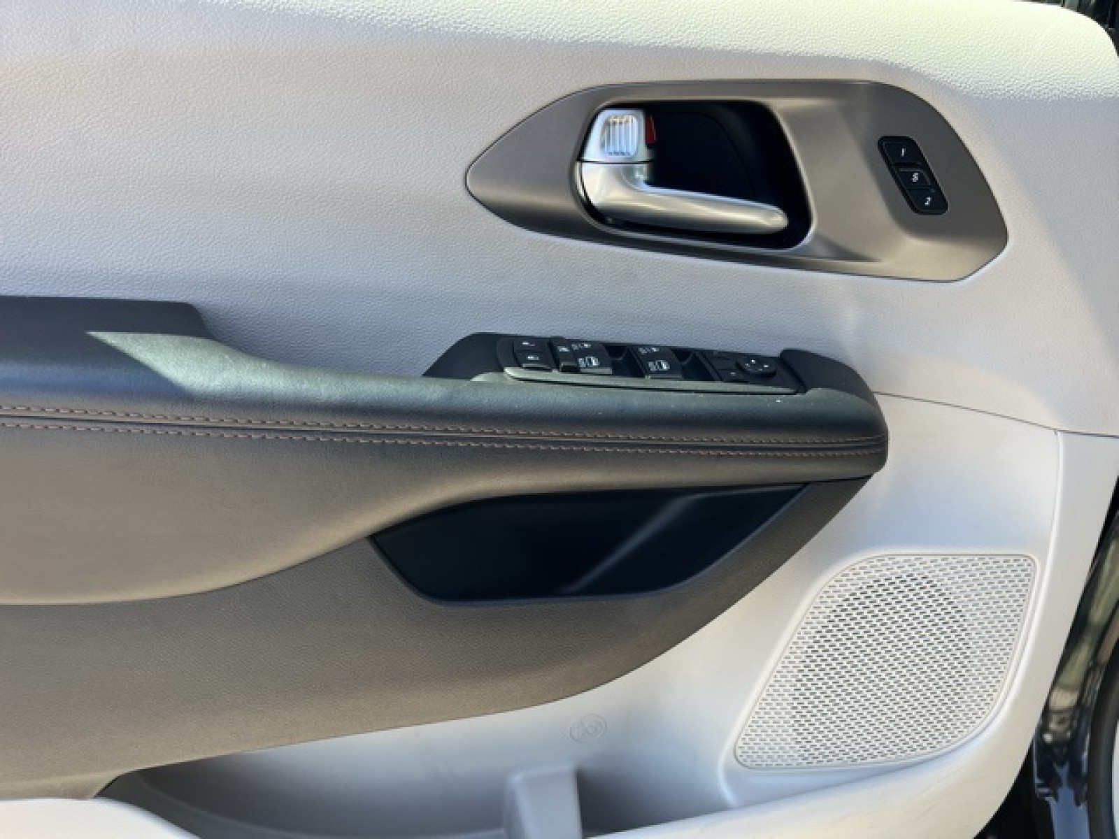 used 2020 Chrysler Pacifica car, priced at $21,043