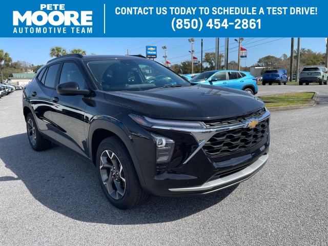 used 2025 Chevrolet Trax car, priced at $25,995