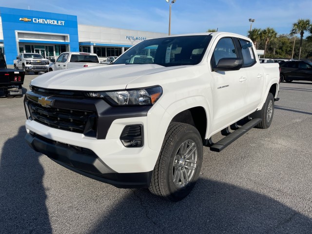 new 2024 Chevrolet Colorado car, priced at $36,050