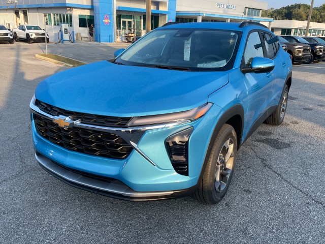 new 2025 Chevrolet Trax car, priced at $25,380