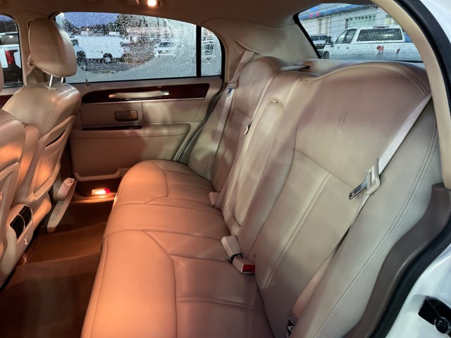 used 2003 Lincoln Town Car car, priced at $6,995