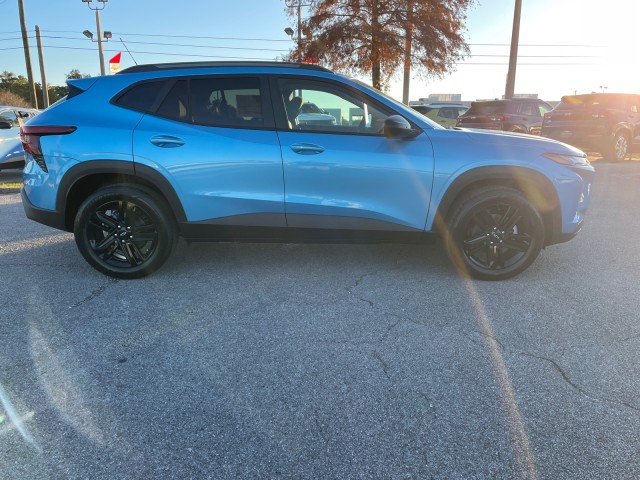 new 2025 Chevrolet Trax car, priced at $27,480