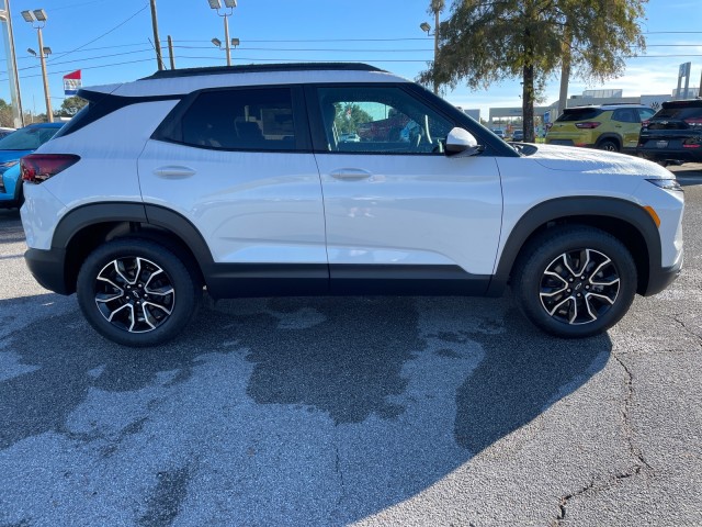 new 2025 Chevrolet TrailBlazer car, priced at $32,830