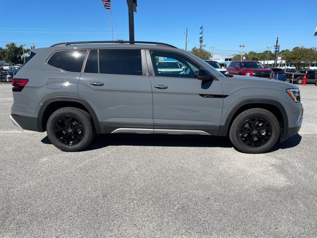 new 2024 Volkswagen Atlas car, priced at $45,999