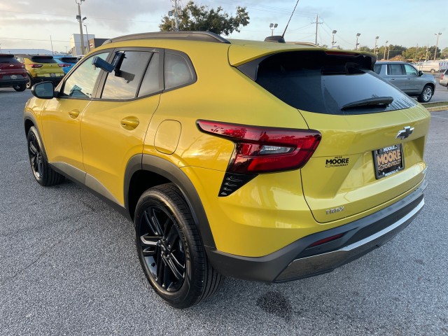 new 2025 Chevrolet Trax car, priced at $26,585