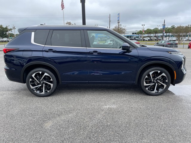 new 2024 Mitsubishi Outlander car, priced at $37,600