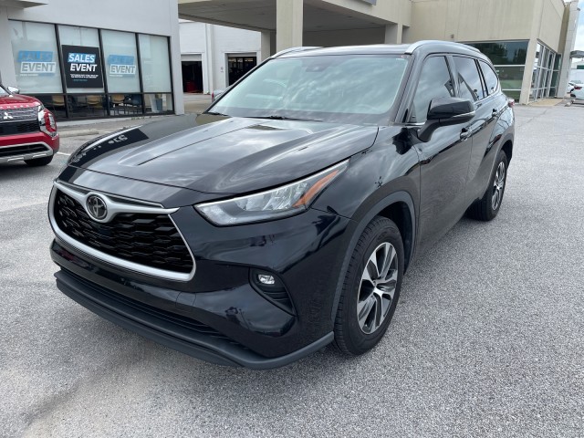 used 2020 Toyota Highlander car, priced at $25,995