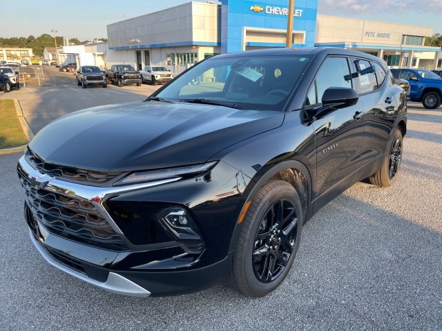 new 2025 Chevrolet Blazer car, priced at $38,710