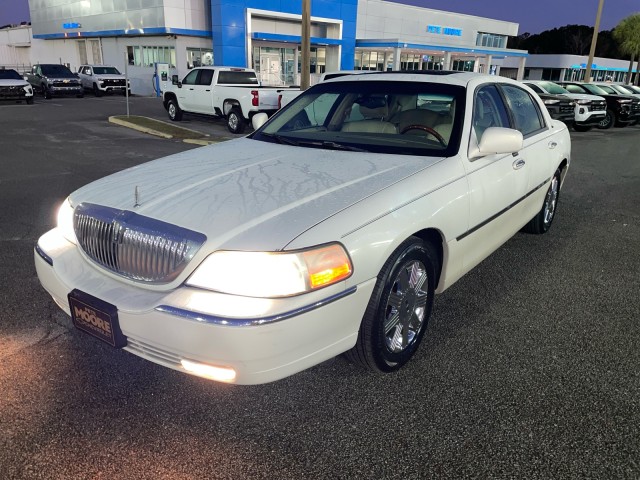 used 2003 Lincoln Town Car car, priced at $6,995