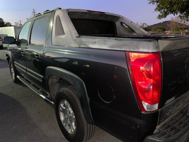 used 2005 Chevrolet Avalanche car, priced at $8,995