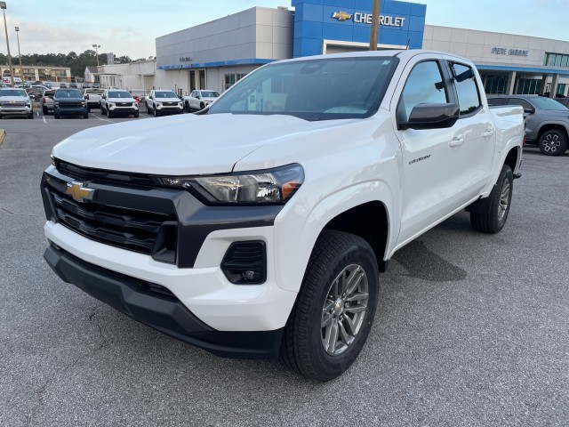 new 2024 Chevrolet Colorado car, priced at $35,065