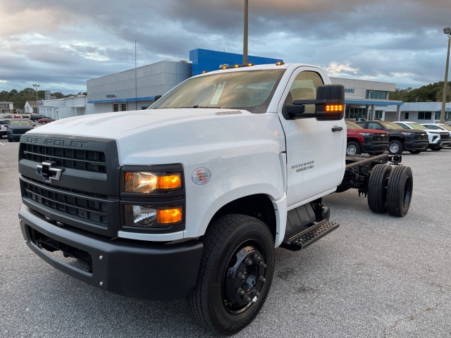 new 2024 Chevrolet Silverado MD car, priced at $73,577