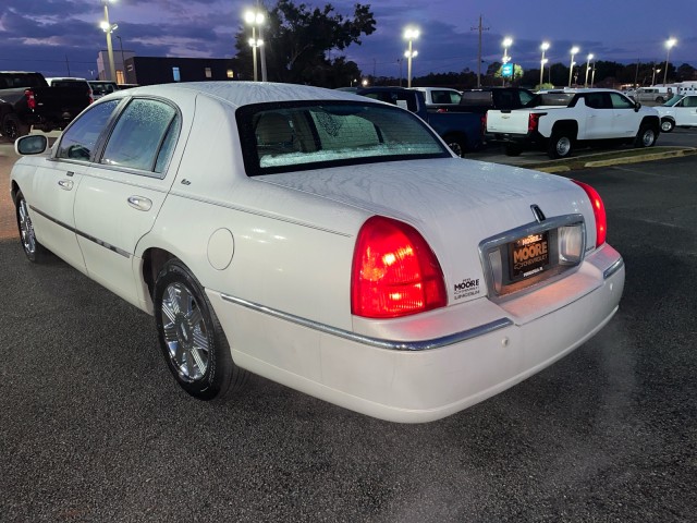 used 2003 Lincoln Town Car car, priced at $6,995