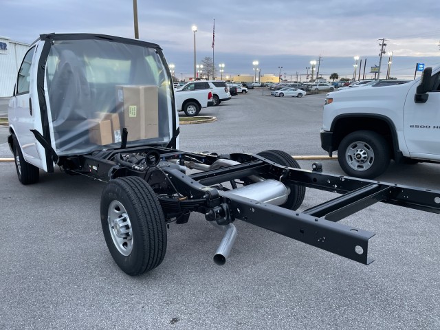 new 2025 Chevrolet Express Commercial Cutaway car, priced at $43,028