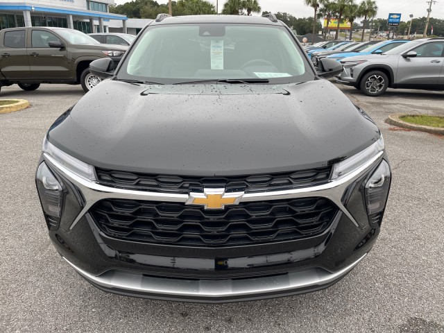 new 2025 Chevrolet Trax car, priced at $24,985