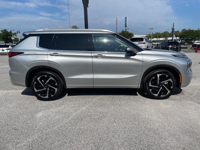 new 2024 Mitsubishi Outlander car