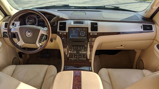 used 2007 Cadillac Escalade ESV car, priced at $8,999