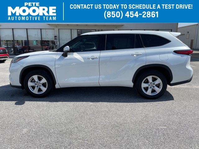 used 2022 Toyota Highlander car, priced at $30,995
