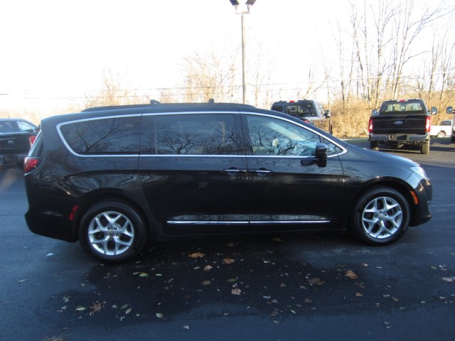 used 2017 Chrysler Pacifica car, priced at $14,895