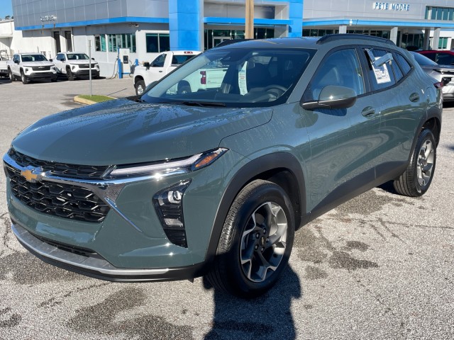 new 2025 Chevrolet Trax car, priced at $24,985