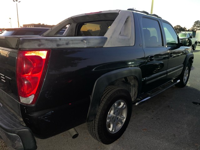 used 2005 Chevrolet Avalanche car, priced at $8,995