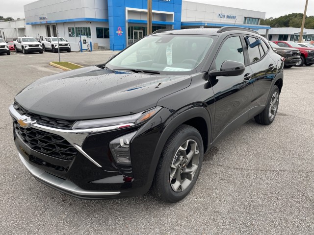 new 2025 Chevrolet Trax car, priced at $24,985