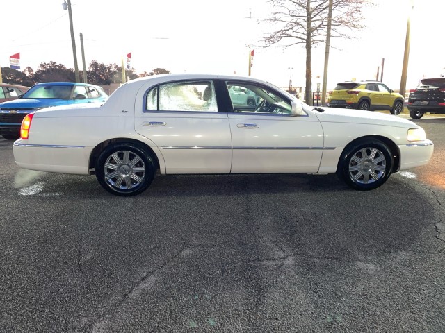 used 2003 Lincoln Town Car car, priced at $6,995