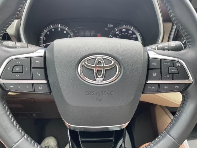 used 2020 Toyota Highlander car, priced at $25,995